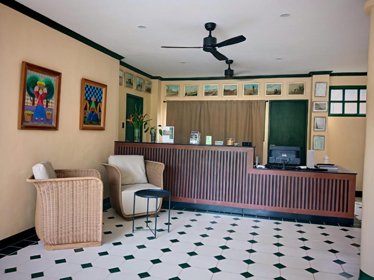 La Planta Hotel And Restaurant, Inc. Bais Exterior photo
